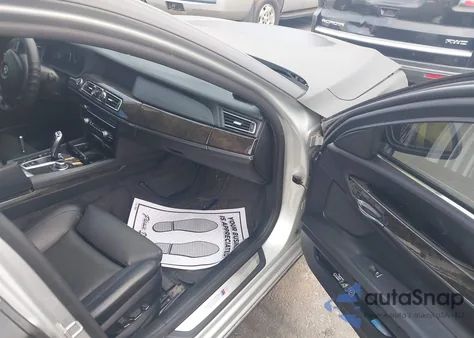 2011 BMW 750Li z USA, uszkodzony, nr VIN WBAKB8C57BC852272